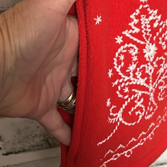 Mountain Lake Red Winter Christmas Fleece Vest. Size XL, Zips with Pockets - Picture 7 of 11